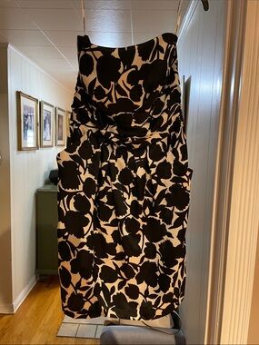 David's Bridal Black and White Floral Pencil Skirt